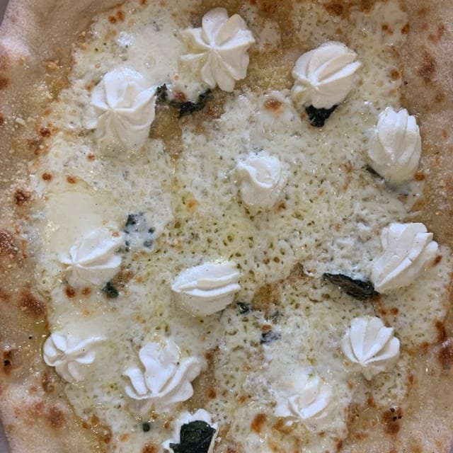 Blanca Pizza.