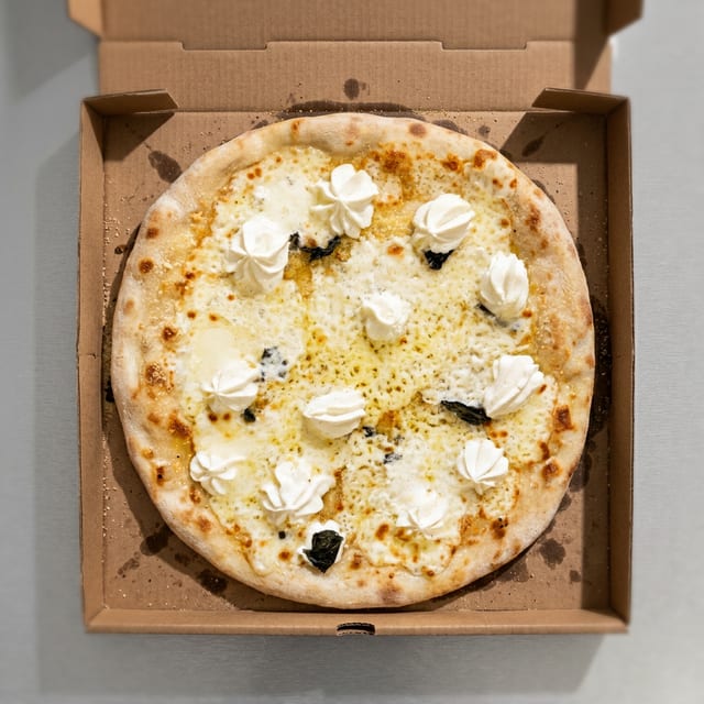 Blanca Pizza.